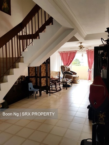 Jurong East Avenue 1 thumbnail photo